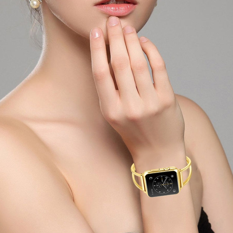 سوار ساعة معدني بشكل حرف V مع مشبك من الفولاذ المقاوم للصدأ لسلسلة Apple Watch 10 42مم / 9&8&7 41مم / SE 3&SE 2&6&SE&5&4 40مم / 3&2&1 38مم، 7 41مم / 6&SE&5&4 40مم / 3&2&1 38مم