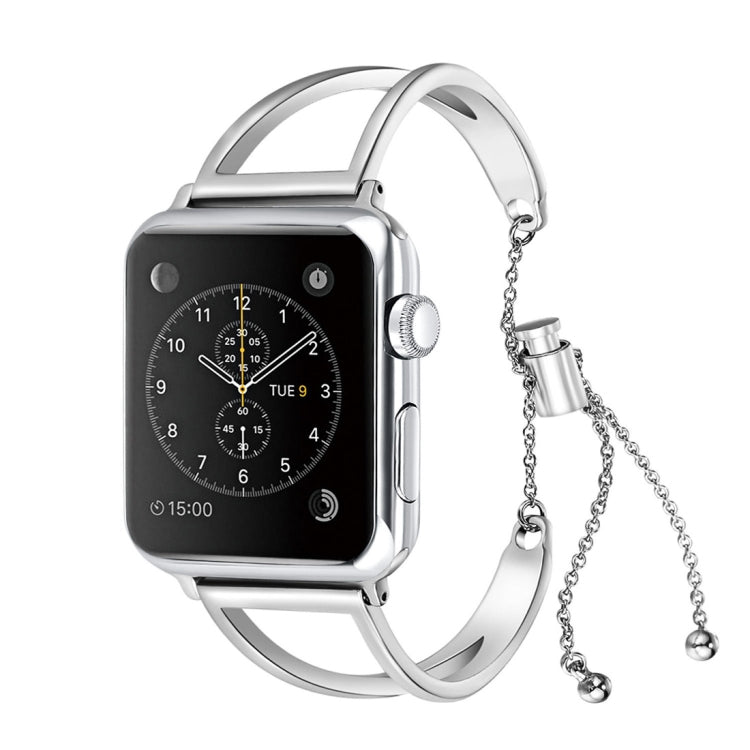 سوار ساعة يد معدني بشكل حرف V مع إبزيم من الفولاذ المقاوم للصدأ لساعات Apple Watch Ultra 49مم وWatch Ultra 2 49مم / السلسلة 10 46مم / 9 و8 و7 45مم / SE 3 وSE 2 و6 وSE و5 و4 44مم / 3 و2 و1 42مم، 7 45مم / 6 وSE و5 و4 44مم / 3 و2 و1 42مم