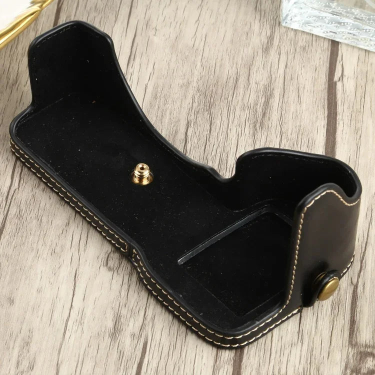 قاعدة نصف غطاء كاميرا من جلد PU بخيط 1/4 بوصة لكاميرا سوني ILCE-7RM4 / A7RM4 / A7R IV، لكاميرا سوني ILCE-7RM4