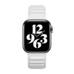 سوار ساعة بسلسلة مغناطيسية من السيليكون لسلسلة Apple Watch 6 و SE و 5 و 4 مقاس 40مم / 3 و 2 و 1 مقاس 38مم، لسلسلة Apple Watch 7 مقاس 41مم / 6 و SE و 5 و 4 مقاس 40مم / 3 و 2 و 1 مقاس 38مم