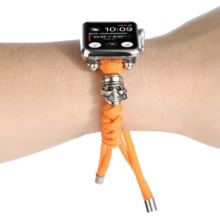 سوار ساعة مضفر بحبل مظلة بنقشة جمجمة، لسلسلة Apple Watch Ultra بمقاس 49مم / السلسلة 8 و 7 بمقاس 45مم / SE 2 و 6 و SE و 5 و 4 بمقاس 44مم / 3 و 2 و 1 بمقاس 42مم، لسلسلة Apple Watch 8 و 7 بمقاس 41مم / SE 2 و 6 و SE و 5 و 4 بمقاس 40مم / 3 و 2 و 1 بمقاس 38مم