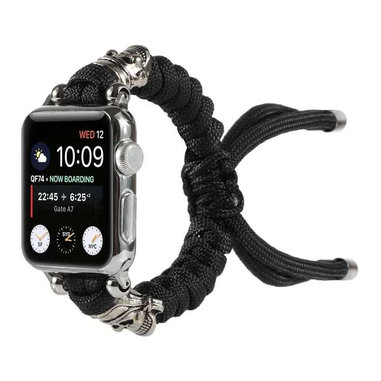 سوار ساعة مضفر بحبل مظلة بنقشة جمجمة، لسلسلة Apple Watch Ultra بمقاس 49مم / السلسلة 8 و 7 بمقاس 45مم / SE 2 و 6 و SE و 5 و 4 بمقاس 44مم / 3 و 2 و 1 بمقاس 42مم، لسلسلة Apple Watch 8 و 7 بمقاس 41مم / SE 2 و 6 و SE و 5 و 4 بمقاس 40مم / 3 و 2 و 1 بمقاس 38مم