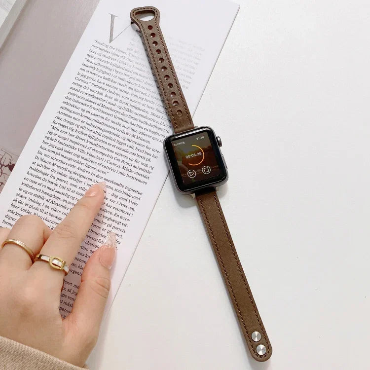 سوار ساعة من الجلد الطبيعي مع إبزيم مزدوج المسامير لسلسلة Apple Watch، 7 مقاس 45مم / 6 و SE و 5 و 4 مقاس 44مم / 3 و 2 و 1 مقاس 42مم، 7 مقاس 41مم / 6 و SE و 5 و 4 مقاس 40مم / 3 و 2 و 1 مقاس 38مم