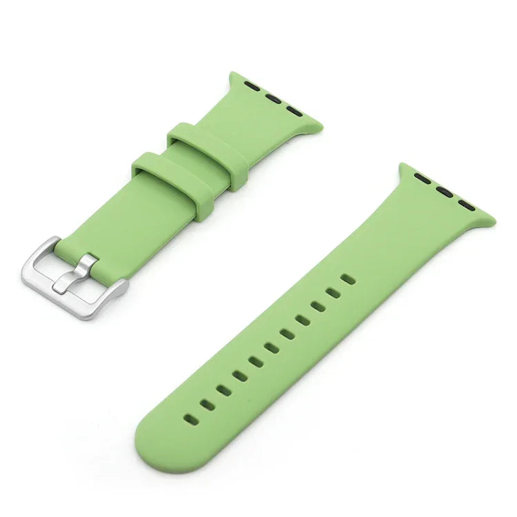 سوار ساعة بديل من السيليكون مع إبزيم فضي، لسلسلة Apple Watch 7 مقاس 41مم / و 6 و SE و 5 و 4 مقاس 40مم، لسلسلة Apple Watch 7 مقاس 45مم / و 6 و SE و 5 و 4 مقاس 44مم