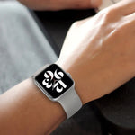 سوار ساعة بديل من السيليكون المرن لسلسلة Apple Watch، 7 مقاس 45مم / 6 و SE و 5 و 4 مقاس 44مم / 3 و 2 و 1 مقاس 42مم