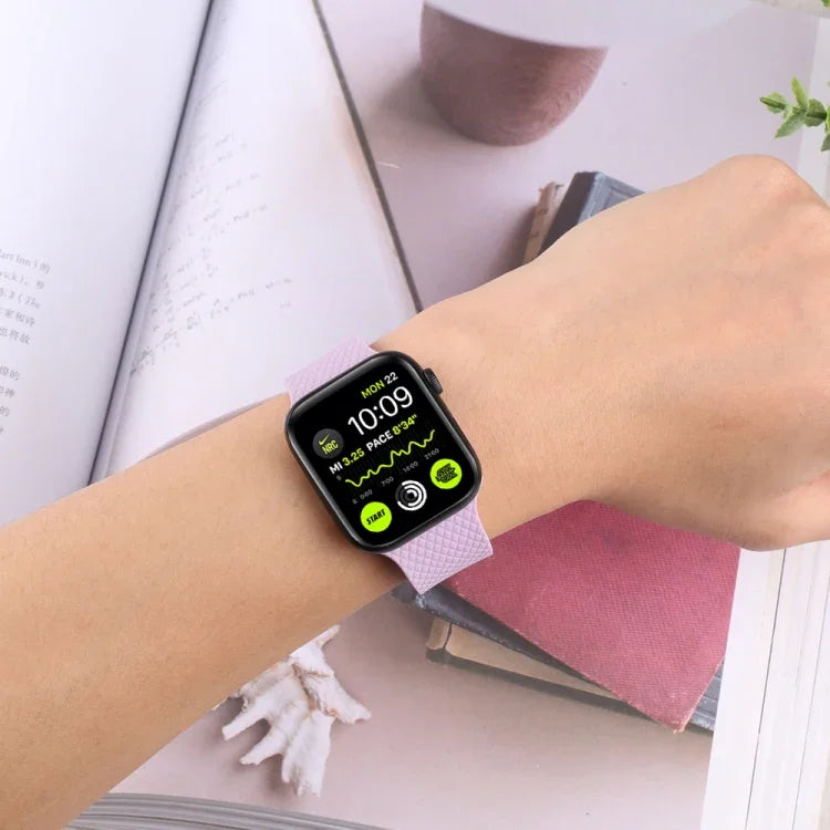 سوار ساعة سيليكون بإبزيم أسود لسلسلة Apple Watch، 7 بقياس 45مم / 6&SE&5&4 بقياس 44مم / 3&2&1 بقياس 42مم