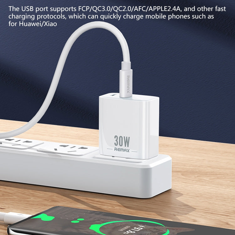شاحن سريع REMAX RP-U82 بقدرة 30 واط بمنفذ USB وUSB-C/Type-C مزدوج، قابس CN، قابس المملكة المتحدة، قابس الولايات المتحدة