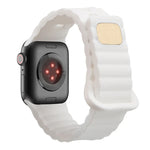 سوار ساعة من السيليكون مع إبزيم عكسي، لساعات Apple Watch Ultra 49 مم / السلسلة 8 و 7 45 مم / SE 2 و 6 و SE و 5 و 4 44 مم / 3 و 2 و 1 42 مم، لساعات Apple Watch السلسلة 8 و 7 41 مم / SE 2 و 6 و SE و 5 و 4 40 مم / 3 و 2 و 1 38 مم