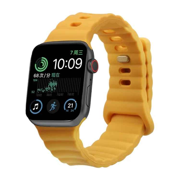 سوار ساعة من السيليكون مع إبزيم عكسي، لساعات Apple Watch Ultra 49 مم / السلسلة 8 و 7 45 مم / SE 2 و 6 و SE و 5 و 4 44 مم / 3 و 2 و 1 42 مم، لساعات Apple Watch السلسلة 8 و 7 41 مم / SE 2 و 6 و SE و 5 و 4 40 مم / 3 و 2 و 1 38 مم