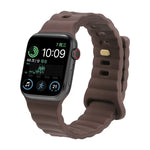 سوار ساعة من السيليكون مع إبزيم عكسي، لساعات Apple Watch Ultra 49 مم / السلسلة 8 و 7 45 مم / SE 2 و 6 و SE و 5 و 4 44 مم / 3 و 2 و 1 42 مم، لساعات Apple Watch السلسلة 8 و 7 41 مم / SE 2 و 6 و SE و 5 و 4 40 مم / 3 و 2 و 1 38 مم