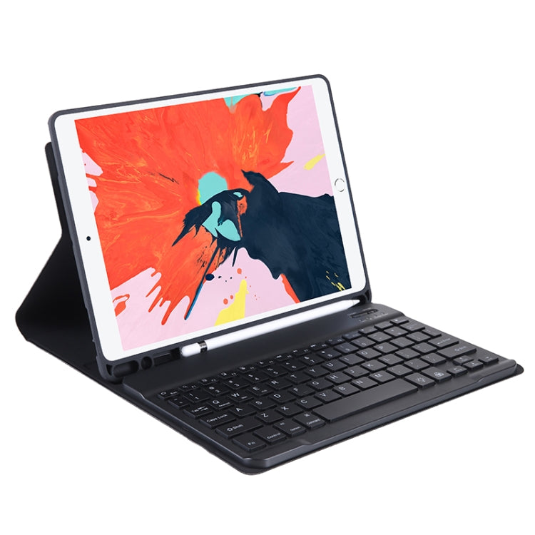 غطاء حماية رفيع للغاية من TPU بلون حلوى مع لوحة مفاتيح بلوتوث وحامل وفتحة قلم لجهاز iPad 9.7 بوصة / iPad Pro 9.7 بوصة / iPad Air 2 / Air (2018 و2017)، لجهاز iPad 9.7 بوصة