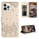 غطاء هاتف من الجلد بنقش قطة مع حبل معصم، لهواتف iPhone 16e / 17e، وiPhone 17 Pro Max، وiPhone 17 Pro، وiPhone 17، وiPhone Air، وiPhone 16 Pro Max، وiPhone 16 Pro، وiPhone 16 Plus، وiPhone 16