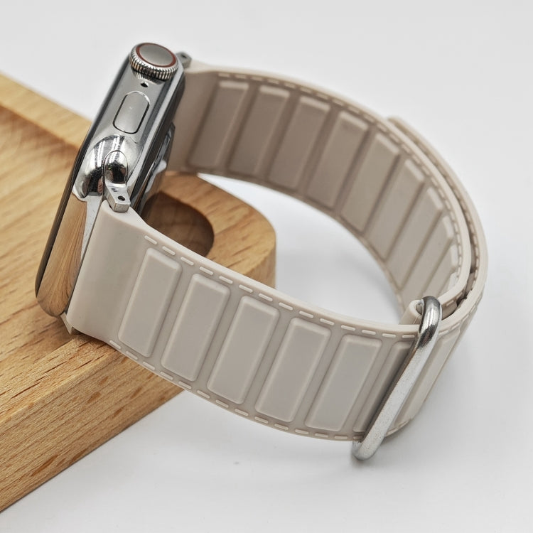 سوار ساعة سيليكون مغناطيسي بإبزيم عكسي، لسلسلة Apple Watch 10 مقاس 46 مم، لسلسلة Apple Watch 10 مقاس 42 مم، لسلسلة Apple Watch SE 2023 مقاس 44 مم
