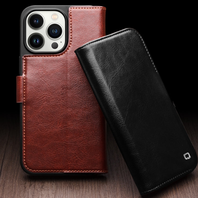 غطاء هاتف من الجلد الطبيعي الكلاسيكي QIALINO مع إبزيم 103، لهواتف iPhone 17e / 16e، iPhone 17 Pro Max، iPhone 17 Pro، iPhone 17، iPhone Air، iPhone 15 Pro Max، iPhone 15 Plus، iPhone 15