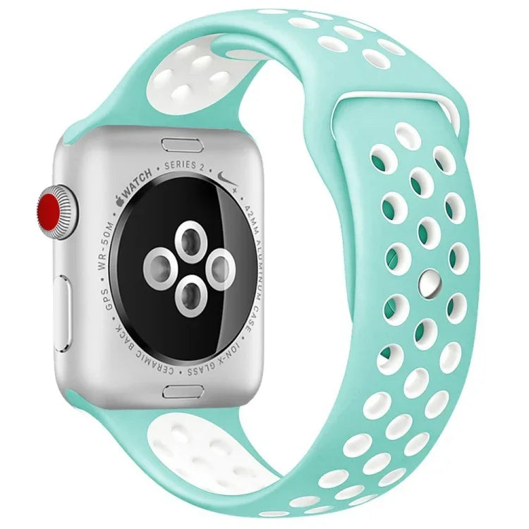 سوار ساعة سيليكون رياضي الإصدار القياسي، لسلسلة Apple Watch 7 مقاس 41 مم / 6 و SE و 5 و 4 مقاس 40 مم / 3 و 2 و 1 مقاس 38 مم، لساعات Apple Watch Ultra 49 مم / السلسلة 8 و 7 مقاس 45 مم / SE 2 و 6 و SE و 5 و 4 مقاس 44 مم / 3 و 2 و 1 مقاس 42 مم