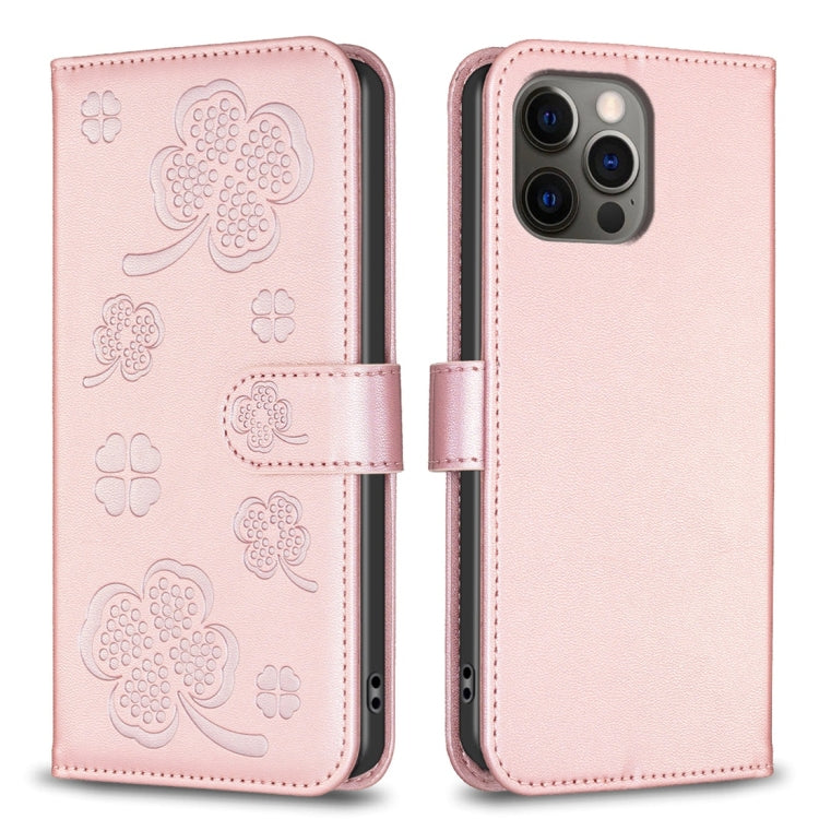 غطاء هاتف من الجلد المنقوش بأوراق البرسيم الرباعية، لهواتف iPhone 7 / 8 / SE 2022، لهاتف iPhone 13 Pro Max، لهاتف iPhone 13 Pro، لهاتف iPhone 13، لهواتف iPhone 12 / 12 Pro، لهاتف iPhone 12 Pro Max، لهاتف iPhone 11 Pro Max، لهاتف iPhone 11