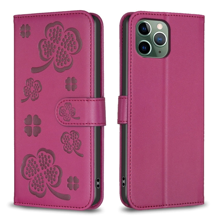 غطاء هاتف من الجلد المنقوش بأوراق البرسيم الرباعية، لهاتف iPhone 11 Pro، لهواتف iPhone X / XS، لهاتف iPhone XR، لهاتف iPhone XS Max، لهواتف iPhone 7 Plus / 8 Plus
