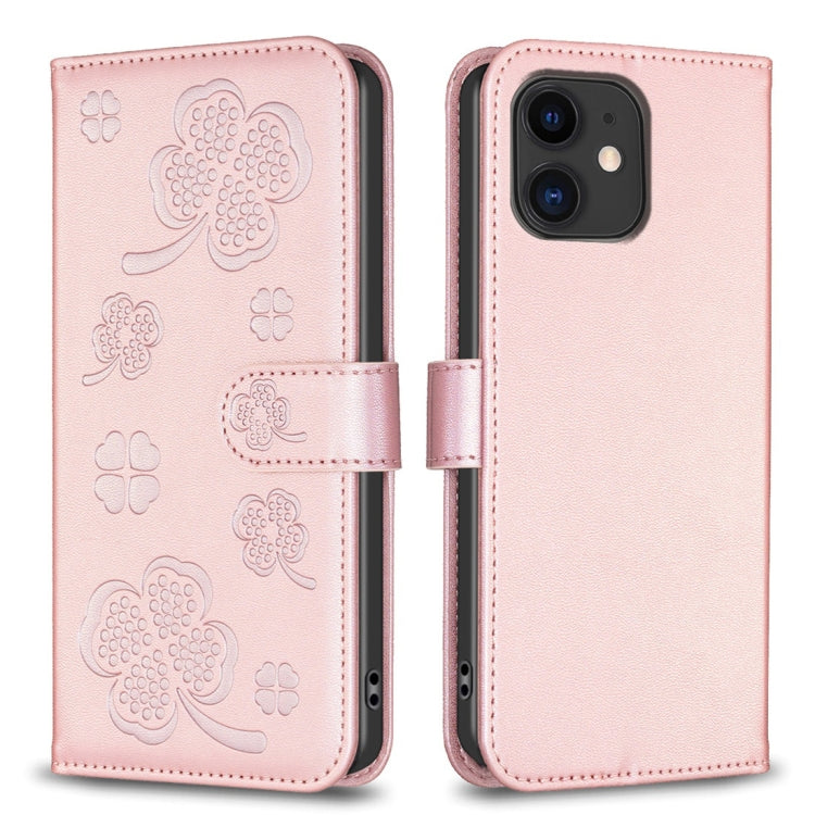 غطاء هاتف من الجلد المنقوش بأوراق البرسيم الرباعية، لهواتف iPhone 7 / 8 / SE 2022، لهاتف iPhone 13 Pro Max، لهاتف iPhone 13 Pro، لهاتف iPhone 13، لهواتف iPhone 12 / 12 Pro، لهاتف iPhone 12 Pro Max، لهاتف iPhone 11 Pro Max، لهاتف iPhone 11