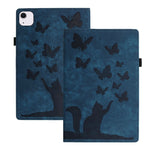 غطاء لوحي من الجلد بنقش قطة فراشة، لجهاز iPad Air 13 2026 / 2025 / 2024، لجهاز iPad Air 11 2026 / 2025 / 2024، لجهاز iPad Pro 13 2025 / 2024، لجهاز iPad Pro 11 2025 / 2024، لجهاز iPad mini 2024 / 2021