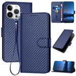 غطاء هاتف من الجلد بنقشة ألياف الكربون مع إبزيم وحبل معصم YX0070، لهواتف iPhone 17e / 16e، iPhone 17 Pro Max، iPhone 17 Pro، iPhone 17، iPhone Air، iPhone 16 Pro Max