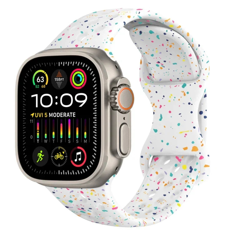 سوار ساعة من السيليكون بنمط تمويه مع إبزيم فراشة بنمط ثقوب، لسلسلة Apple Watch Ultra 2 مقاس 49مم، لسلسلة Apple Watch 9 مقاس 45مم، لسلسلة Apple Watch 9 مقاس 41مم، لسلسلة Apple Watch Ultra مقاس 49مم