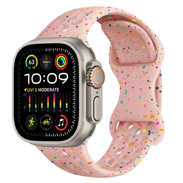 سوار ساعة من السيليكون بنمط تمويه مع إبزيم فراشة بنمط ثقوب، لسلسلة Apple Watch Ultra 2 مقاس 49مم، لسلسلة Apple Watch 9 مقاس 45مم، لسلسلة Apple Watch 9 مقاس 41مم، لسلسلة Apple Watch Ultra مقاس 49مم