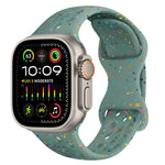 سوار ساعة من السيليكون بنمط تمويه مع إبزيم فراشة بنمط ثقوب، لسلسلة Apple Watch Ultra 2 مقاس 49مم، لسلسلة Apple Watch 9 مقاس 45مم، لسلسلة Apple Watch 9 مقاس 41مم، لسلسلة Apple Watch Ultra مقاس 49مم