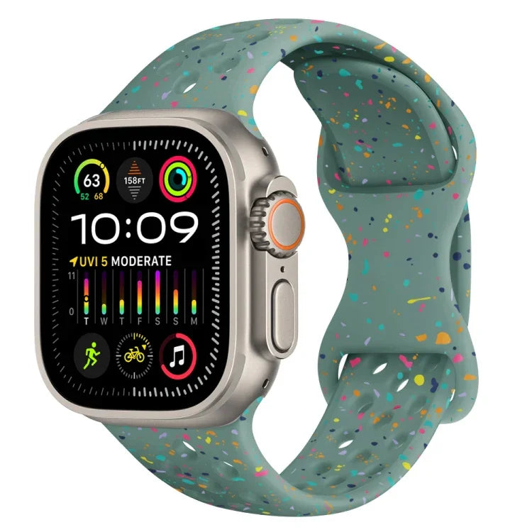 سوار ساعة من السيليكون بنمط تمويه مع إبزيم فراشة بنمط ثقوب، لسلسلة Apple Watch Ultra 2 مقاس 49مم، لسلسلة Apple Watch 9 مقاس 45مم، لسلسلة Apple Watch 9 مقاس 41مم، لسلسلة Apple Watch Ultra مقاس 49مم