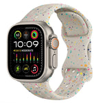 سوار ساعة من السيليكون بنمط تمويه مع إبزيم فراشة بنمط ثقوب، لسلسلة Apple Watch Ultra 2 مقاس 49مم، لسلسلة Apple Watch 9 مقاس 45مم، لسلسلة Apple Watch 9 مقاس 41مم، لسلسلة Apple Watch Ultra مقاس 49مم