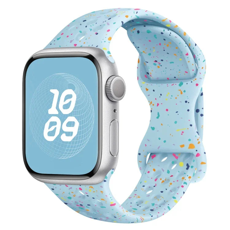 سوار ساعة من السيليكون بنمط تمويه مع إبزيم فراشة بنمط ثقوب، لسلسلة Apple Watch 7 مقاس 41مم، لسلسلة Apple Watch 7 مقاس 45مم، لسلسلة Apple Watch SE مقاس 40مم، لسلسلة Apple Watch SE مقاس 44مم