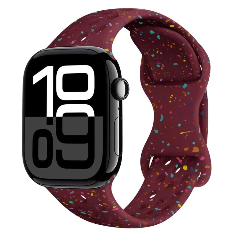 سوار ساعة من السيليكون بنمط تمويه مع إبزيم فراشة بنمط ثقوب، لسلسلة Apple Watch 10 مقاس 46مم، لسلسلة Apple Watch 10 مقاس 42مم، لسلسلة Apple Watch SE 2023 مقاس 44مم، لسلسلة Apple Watch SE 2023 مقاس 40مم
