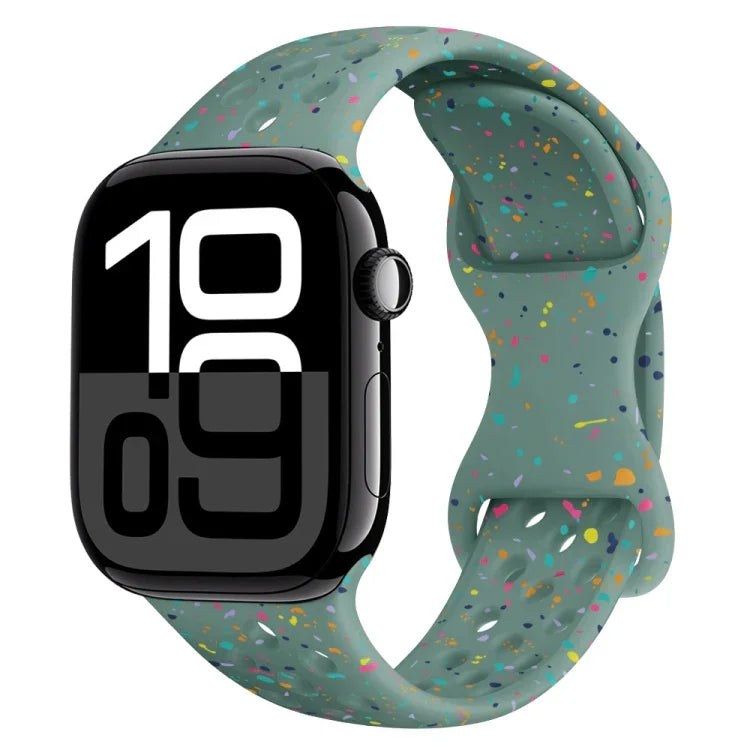 سوار ساعة من السيليكون بنمط تمويه مع إبزيم فراشة بنمط ثقوب، لسلسلة Apple Watch 10 مقاس 46مم، لسلسلة Apple Watch 10 مقاس 42مم، لسلسلة Apple Watch SE 2023 مقاس 44مم، لسلسلة Apple Watch SE 2023 مقاس 40مم