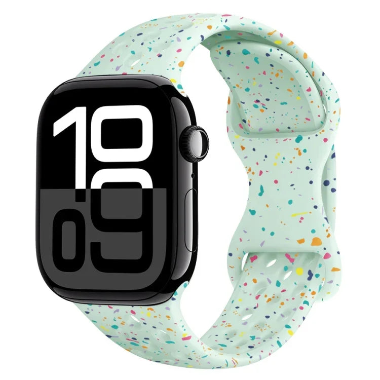 سوار ساعة من السيليكون بنمط تمويه مع إبزيم فراشة بنمط ثقوب، لسلسلة Apple Watch 10 مقاس 46مم، لسلسلة Apple Watch 10 مقاس 42مم، لسلسلة Apple Watch SE 2023 مقاس 44مم، لسلسلة Apple Watch SE 2023 مقاس 40مم