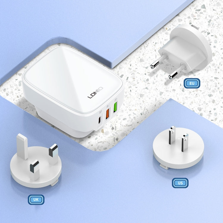 شاحن LDNIO Q334 بقوة 32 واط بمنفذ Type-C + منفذي USB مع كابل بيانات Micro USB بطول 1 متر، قابس الاتحاد الأوروبي