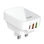 شاحن LDNIO Q334 بقوة 32 واط بمنفذ Type-C + منفذي USB مع كابل USB-C / Type-C إلى USB-C / Type-C بطول 1 متر، قابس الاتحاد الأوروبي، قابس المملكة المتحدة، قابس الولايات المتحدة