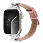 سوار ساعة من الجلد الطبيعي مع إبزيم على شكل X ونقشة نقطية، لساعات Apple Watch مقاسات 46مم / 49مم / 45مم / 44مم، لساعات Apple Watch مقاسات 42مم / 41مم / 40مم / 38مم