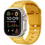 سوار ساعة سيليكون ثنائي اللون متعدد الثقوب مع مسمار واحد، لساعات Apple Watch مقاسات 46مم / 49مم / 45مم / 44مم