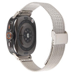 سوار ساعة معدني ميلانيزي منقوش مع إبزيم مدمج، لساعات Samsung Galaxy Watch Ultra 47مم / Ultra 2025