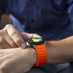 سوار ساعة سيليكون بتطريز متموج مع فيلم منحني ثلاثي الأبعاد، لساعات Samsung Galaxy Watch4 Classic 46mm، Samsung Galaxy Watch4 Classic 42mm، Samsung Galaxy Watch5 Active 40mm، Samsung Galaxy Watch5 Active 44mm