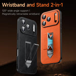 غطاء هاتف من الجلد الصناعي مع حامل معدني مخفي وسوار معصم من SULADA، لهاتف iPhone 17 Pro Max، iPhone 17 Pro، iPhone 17، iPhone 16 Pro Max، iPhone 16 Pro، iPhone 16