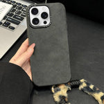 غطاء هاتف من قماش الشامواه الصناعي TPU مع حبل أرنب مطبوع على الشاشة، لهواتف iPhone 17 Pro Max و iPhone 17 Pro و iPhone 17 و iPhone 16 Pro Max و iPhone 16 Pro و iPhone 16 و iPhone 15 Pro Max و iPhone 15 Pro