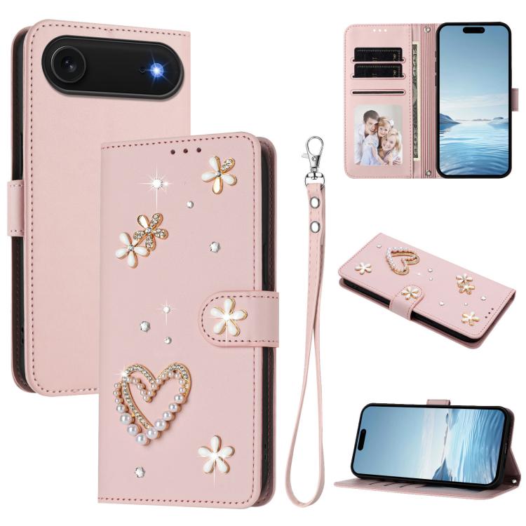 غطاء هاتف من جلد نباتي مزدوج الطبقة بنقشة قلب وزهور مع حزام معصم، لهواتف iPhone 17e / 16e، وiPhone 17 Pro Max، وiPhone 17 Pro، وiPhone 17، وiPhone Air، وiPhone 16 Pro Max