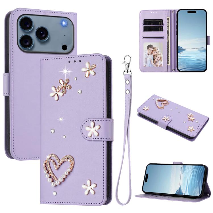 غطاء هاتف من جلد نباتي مزدوج الطبقة بنقشة قلب وزهور مع حزام معصم، لهواتف iPhone 17e / 16e، وiPhone 17 Pro Max، وiPhone 17 Pro، وiPhone 17، وiPhone Air، وiPhone 16 Pro Max
