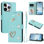 غطاء هاتف من الجلد النباتي مزدوج الطبقة مزين بقلوب وزهور مع حزام معصم ZS01، لهواتف iPhone 16 Pro، iPhone 16 Plus، iPhone 16، iPhone 15 Pro Max، iPhone 15 Pro، iPhone 15 Plus