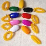 10 قطع جهاز تدريب نقر مع صافرة تدريب للكلاب مع سلسلة مفاتيح وسلسلة نابض، توصيل ألوان عشوائية، صافرة تدريب الكلاب WIN-10001