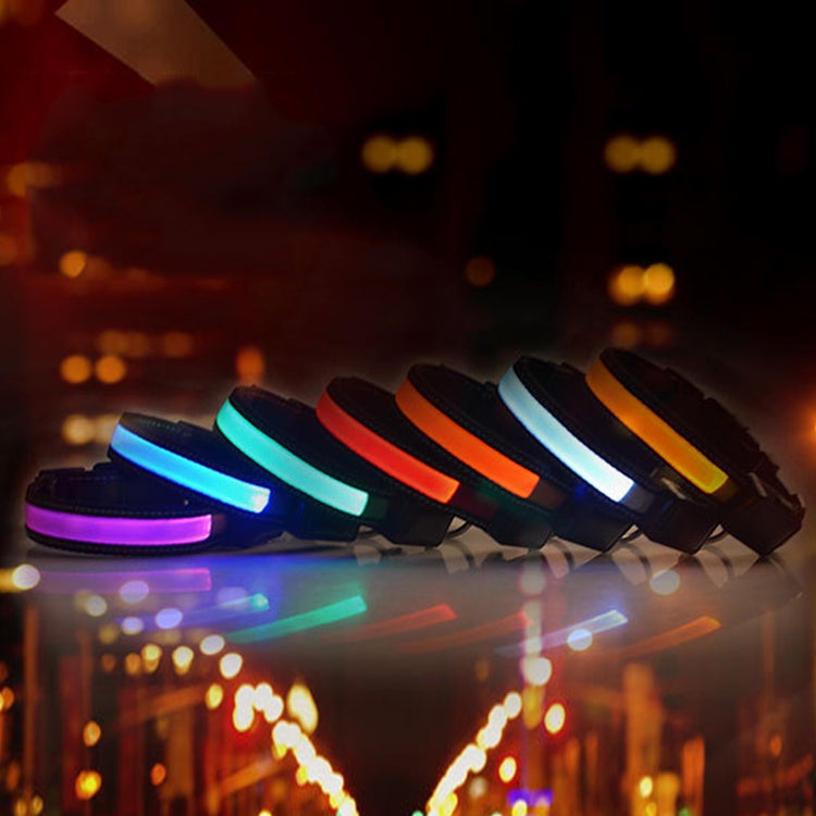 طوق إضاءة LED بشحن شمسي + USB للكلاب متوسطة وكبيرة الحجم، مقاس محيط الرقبة: L، 50-60 سم، المقاس: L