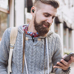 سماعة رأس ستيريو بلوتوث ثنائية الأذن TWS V5.0 مع علبة شحن وشاشة رقمية M7