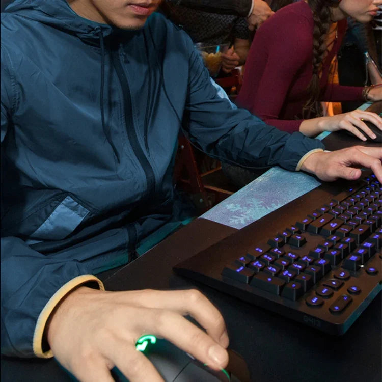 ماوس ألعاب بصري سلكي Logitech G102 مع 6 أزرار، إضاءة RGB، دقة 6000 DPI، قابل للتعديل بخمس سرعات، طول السلك: 2 متر، G102، G102 (أبيض)