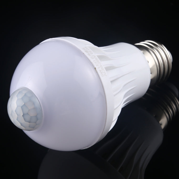 لمبة LED E27 5W مع 12 مصباح SMD 5730 300LM مع حساس حركة بالأشعة تحت الحمراء، مدى الاستشعار: 4-6 أمتار، AC 220V، E27 5W ضوء أبيض، E27 5W ضوء أبيض دافئ