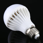 لمبة LED E27 7W مع 16 مصباح SMD 5730 450LM مع حساس حركة بالأشعة تحت الحمراء، مدى الاستشعار: 4-6 أمتار، AC 220V، E27 7W ضوء أبيض